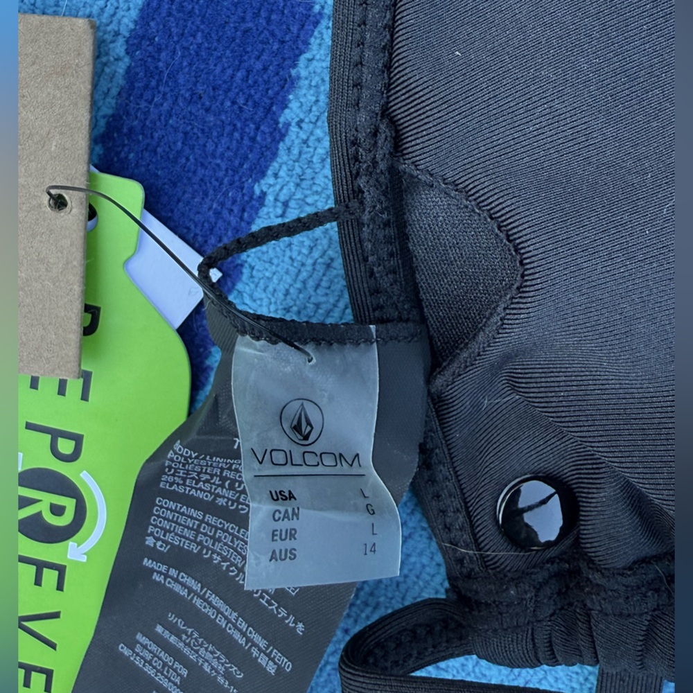 NWT VOLCOM Triangle Bikini Top Size Large - Picture 6 of 6